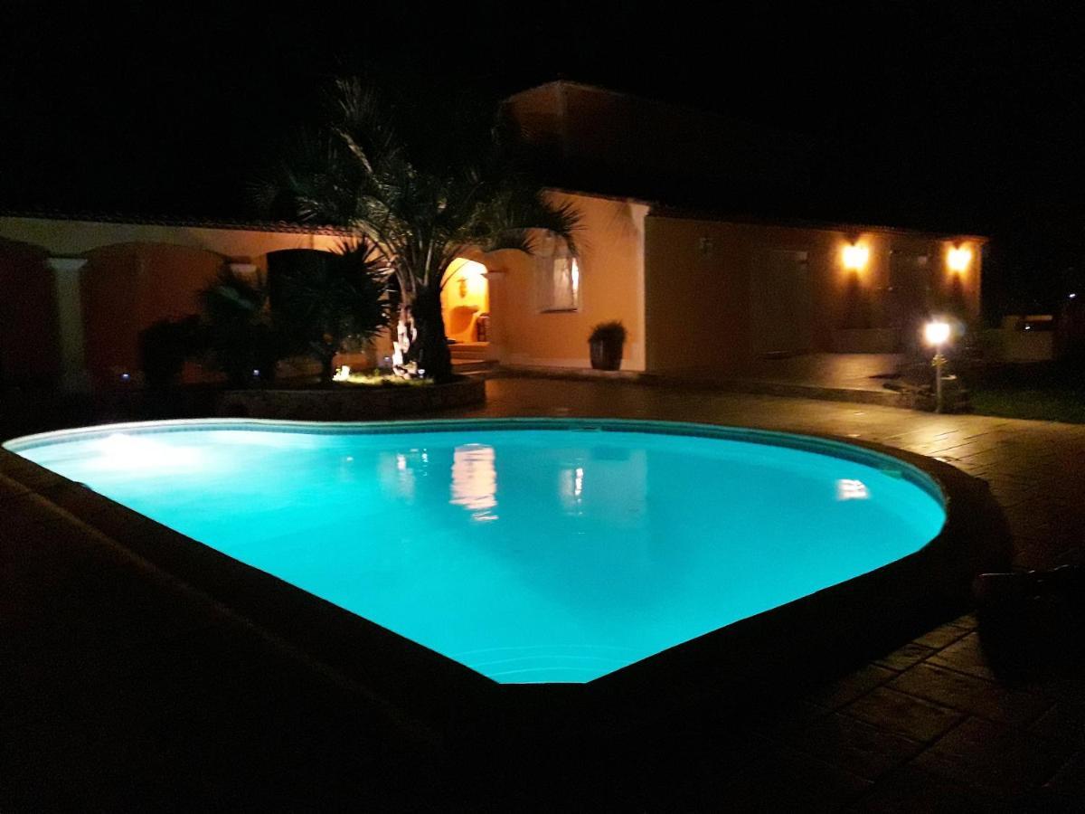 Les Restanques - Chambre D'Hotes Cuges-les-Pins Buitenkant foto